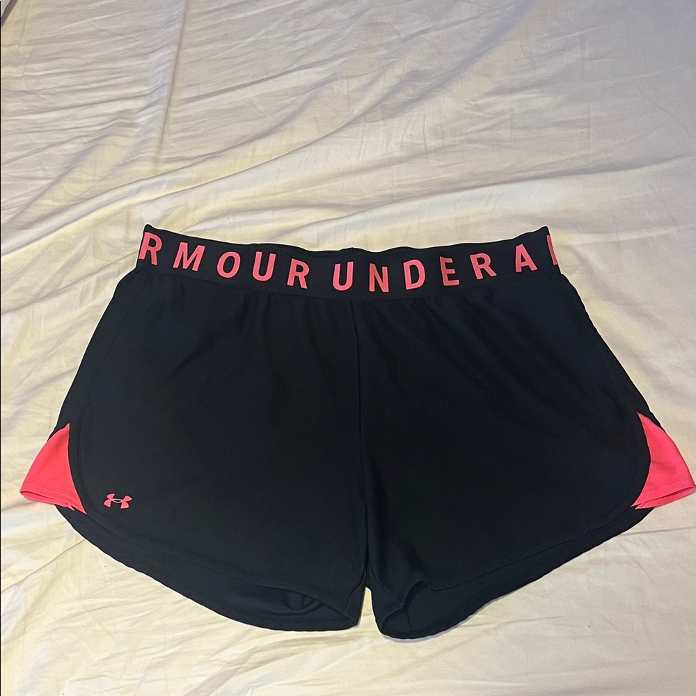 Women’s under armour XL black and pink shorts with pockets